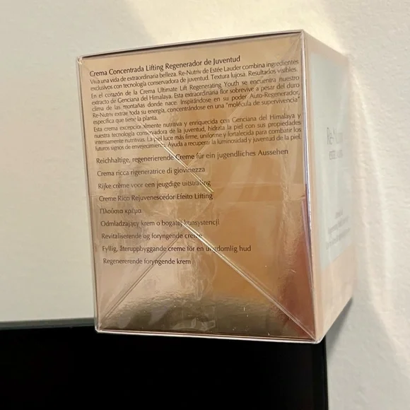 RE-NUTRIV
ULTIMATE LIFT REGENERATING YOUTH MOISTURIZER CREME RICH - Picture 5 of 9